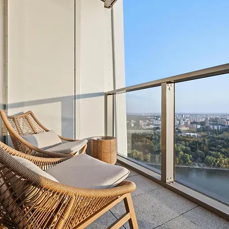 Eurovea Tower Apartment, 36th Floor, Castle View & Free Parking