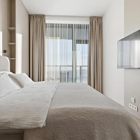 Daire Eurovea Tower Apartment, 36th Floor, Castle View & Free Parking