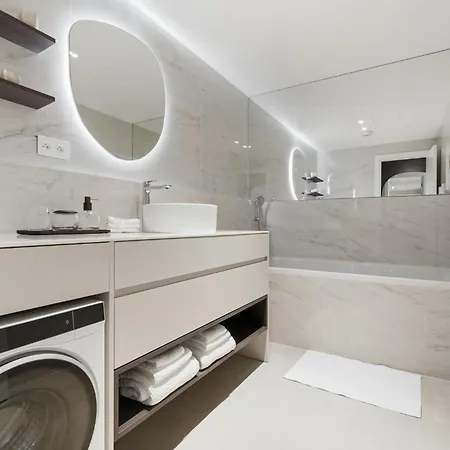Eurovea Tower Apartment, 36th Floor, Castle View & Free Parking Daire