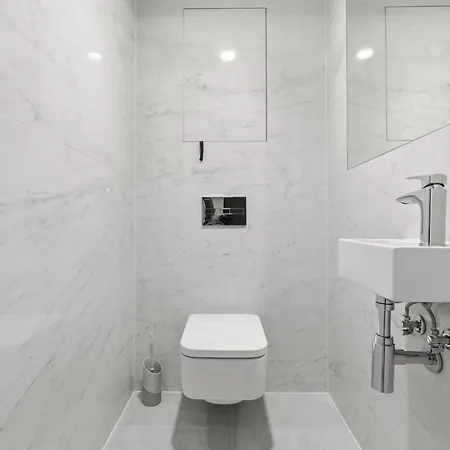 Eurovea Tower Apartment, 36th Floor, Castle View & Free Parking * Bratislava