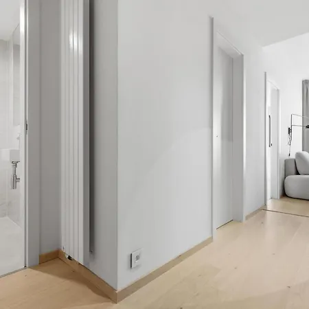 Eurovea Tower Apartment, 36th Floor, Castle View & Free Parking Bratislava