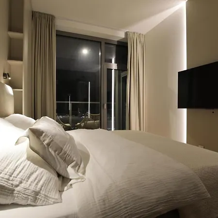Daire Eurovea Tower Apartment, 36th Floor, Castle View & Free Parking *