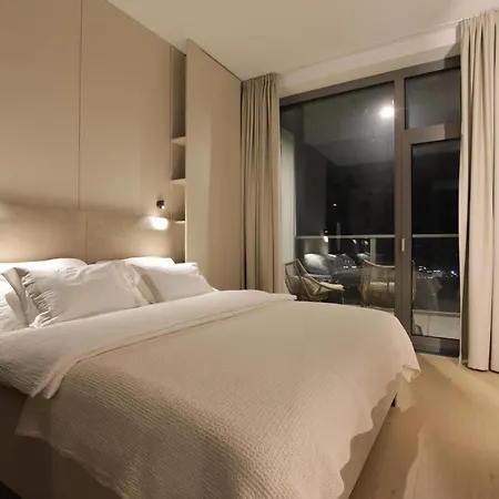 Eurovea Tower Apartment, 36th Floor, Castle View & Free Parking Apartman
