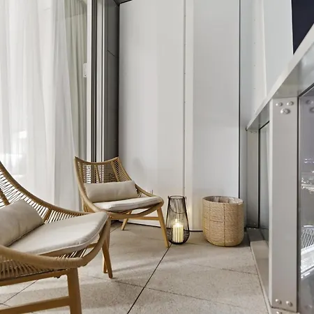 Eurovea Tower Apartment, 36th Floor, Castle View & Free Parking Pozsony