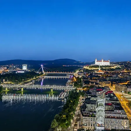 Eurovea Tower Apartment, 36th Floor, Castle View & Free Parking * Bratislava